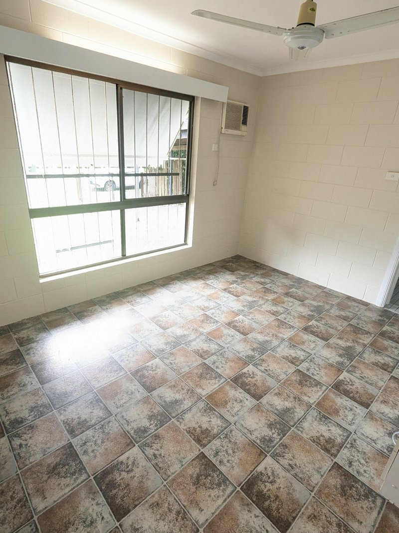 Photo - 2/113 Jensen Street, Whitfield QLD 4870 - Image 8