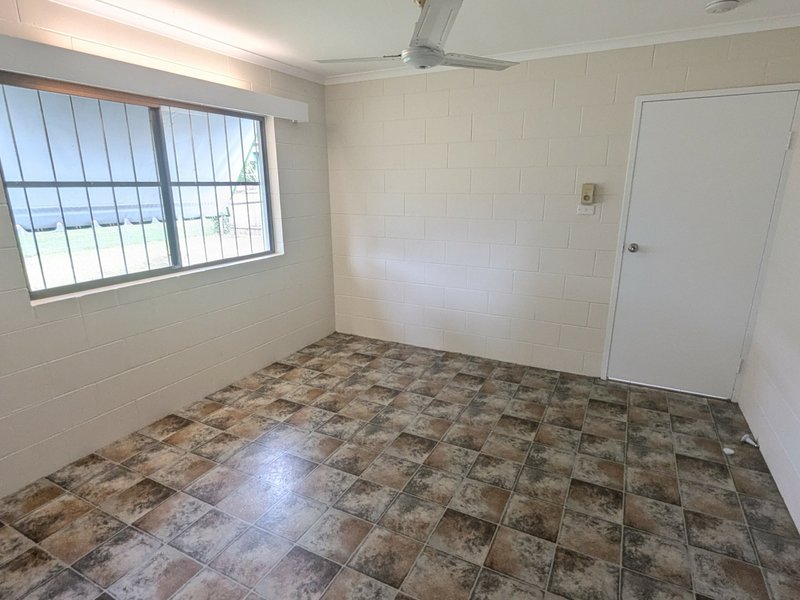 Photo - 2/113 Jensen Street, Whitfield QLD 4870 - Image 13