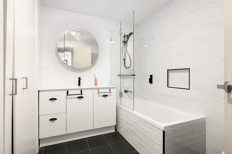 Photo - 2/114 Athllon Drive, Greenway ACT 2900 - Image 10