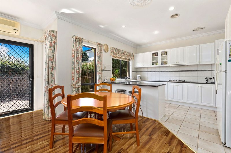 Photo - 2/114 Blackburn Road, Glen Waverley VIC 3150 - Image 2