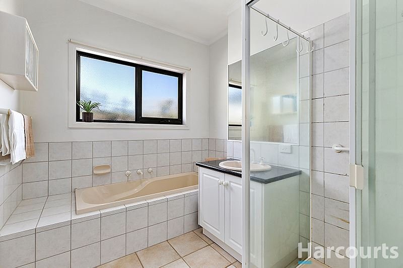 Photo - 2/114 Blackburn Road, Glen Waverley VIC 3150 - Image 6