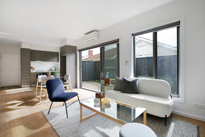 Photo - 2/114 Crookston Road, Reservoir VIC 3073 - Image 2