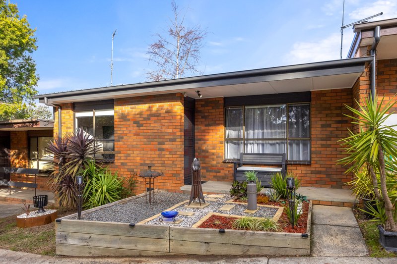 Photo - 2/114 Mansfield Avenue, Mount Clear VIC 3350 - Image 1