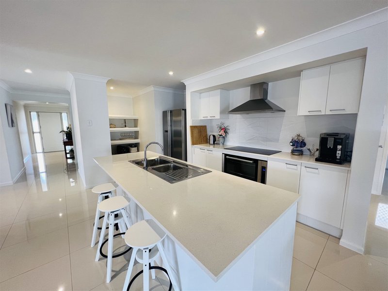 Photo - 2/114 Salerno Street, Surfers Paradise QLD 4217 - Image 7