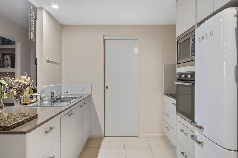 Photo - 2114/2 Activa Way, Hope Island QLD 4212 - Image 3