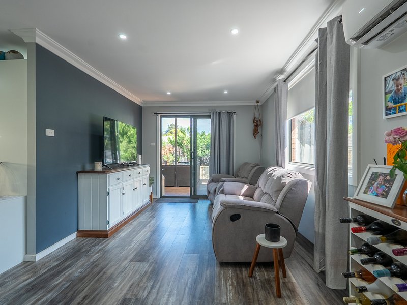 Photo - 2/116 Chasselas Avenue, Eschol Park NSW 2558 - Image 2