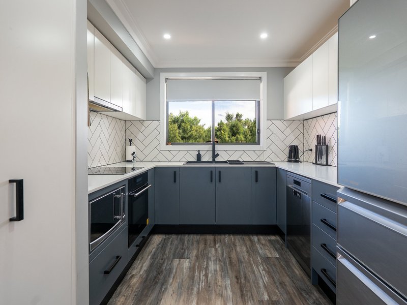 Photo - 2/116 Chasselas Avenue, Eschol Park NSW 2558 - Image 3