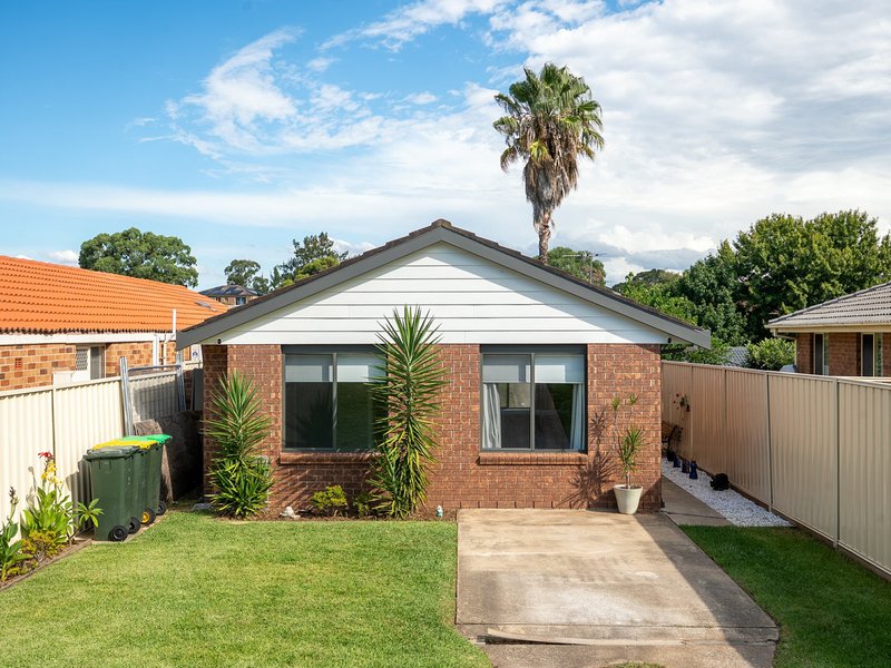 Photo - 2/116 Chasselas Avenue, Eschol Park NSW 2558 - Image 4