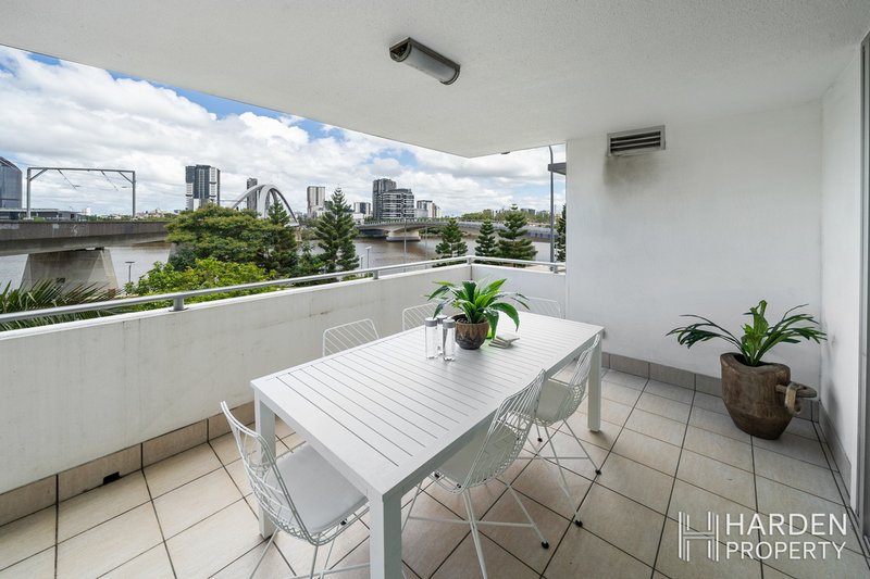 Photo - 211/6 Exford Street, Brisbane City QLD 4000 - Image 6