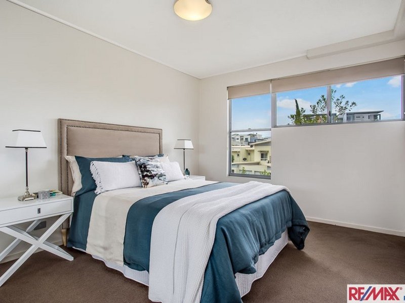 Photo - 211/60 Riverwalk Ave , Robina QLD 4226 - Image 6