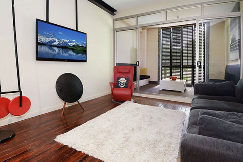 Photo - 211/64 Macquarie Street, Teneriffe QLD 4005 - Image 3