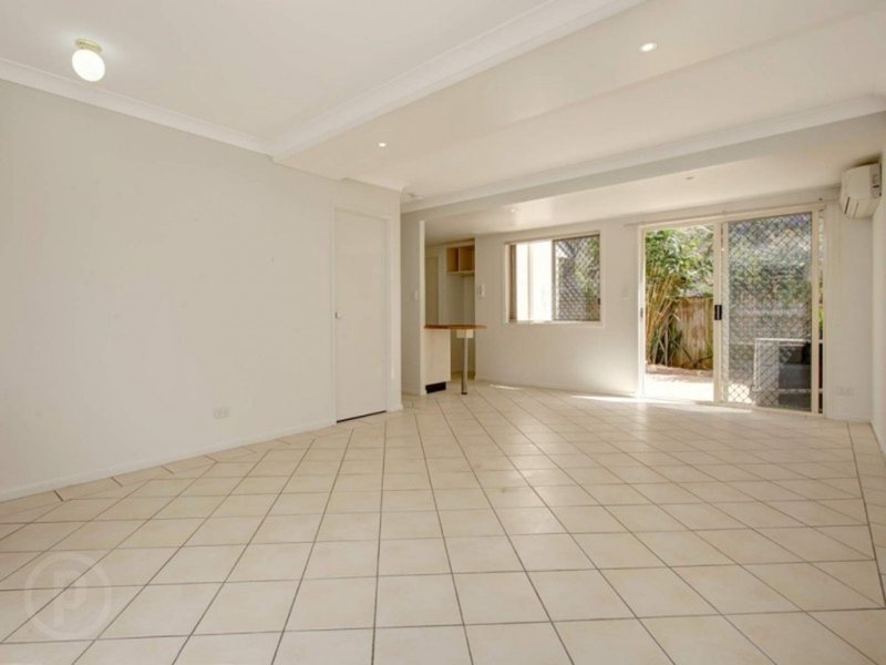 Photo - 2/117 Amelia Street, Nundah QLD 4012 - Image 7