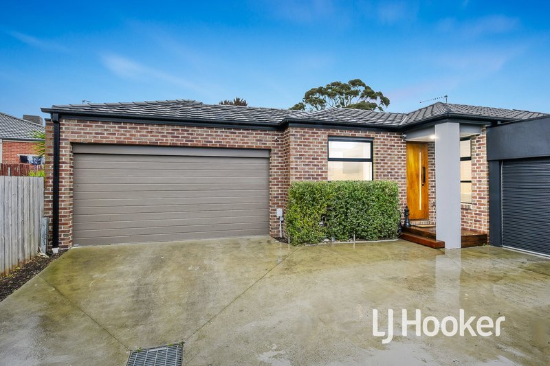 Photo - 2/117 Oaktree Drive, Hampton Park VIC 3976 - Image 1