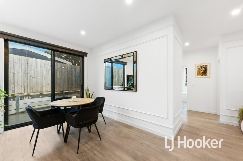 Photo - 2/117 Oaktree Drive, Hampton Park VIC 3976 - Image 8