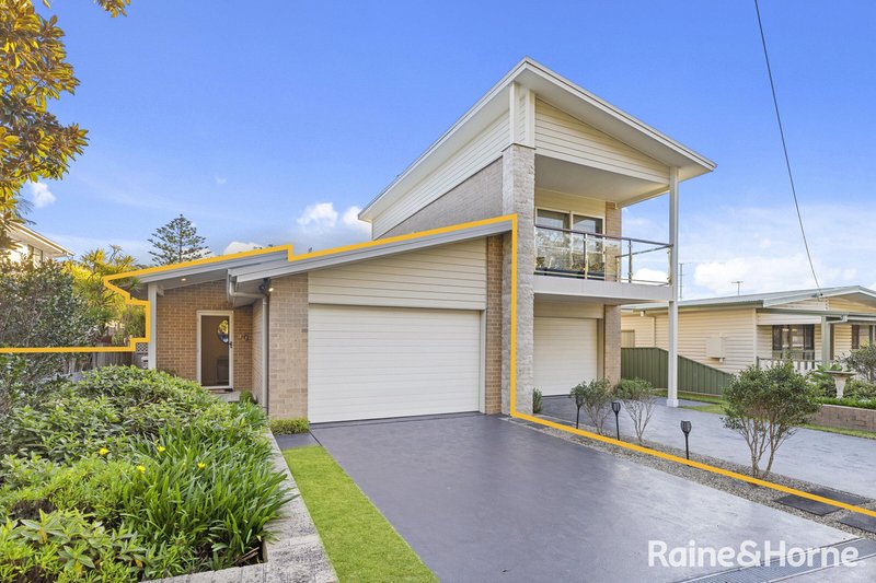 Photo - 2/119 Bateau Bay Road, Bateau Bay NSW 2261 - Image 1