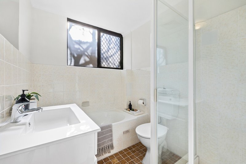 Photo - 2/119 Oaks Avenue, Dee Why NSW 2099 - Image 4