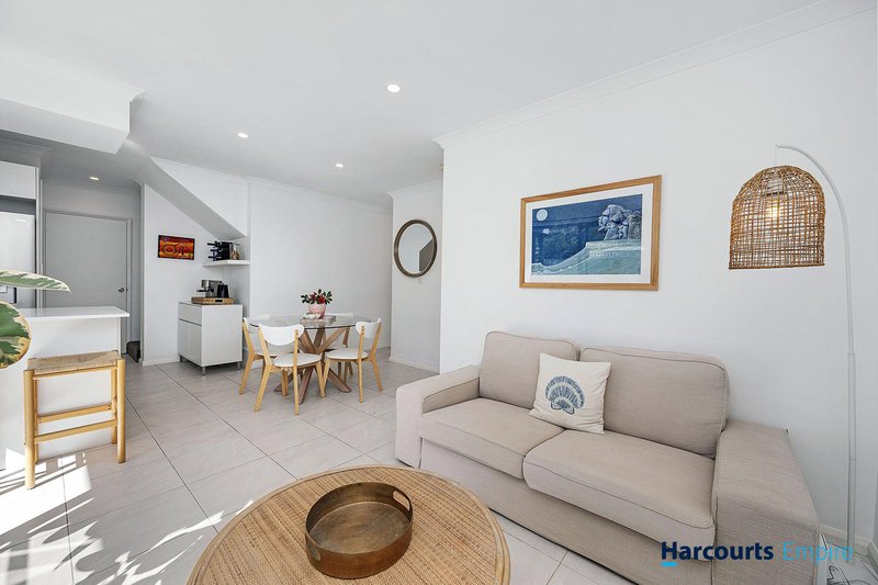 Photo - 211A Holbeck Street, Doubleview WA 6018 - Image 8