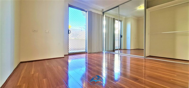 Photo - 2/12-14 Lydbrook Street, Westmead NSW 2145 - Image 10