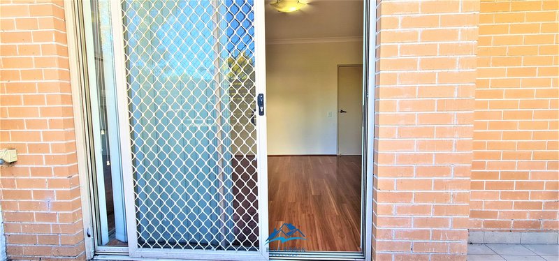 Photo - 2/12-14 Lydbrook Street, Westmead NSW 2145 - Image 17