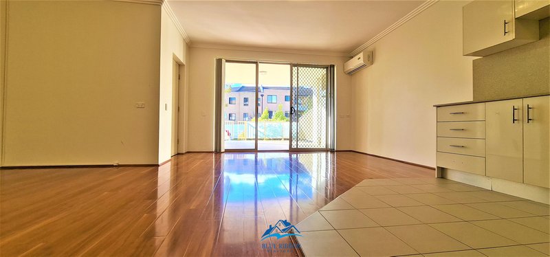 Photo - 2/12-14 Lydbrook Street, Westmead NSW 2145 - Image 18