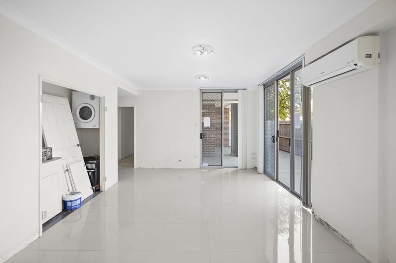 Photo - 2/12-14 Stimson Street, Guildford NSW 2161 - Image 4