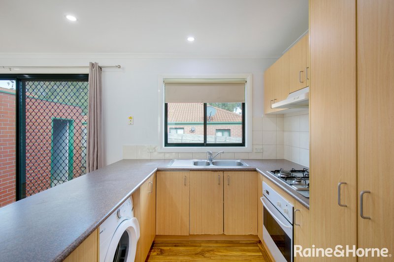 Photo - 21/2-8 Knight Crescent, Roxburgh Park VIC 3064 - Image 4