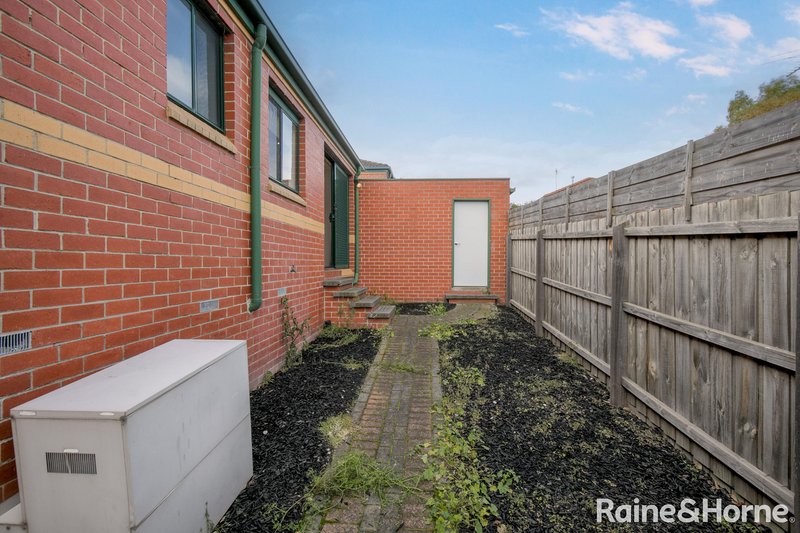 Photo - 21/2-8 Knight Crescent, Roxburgh Park VIC 3064 - Image 8