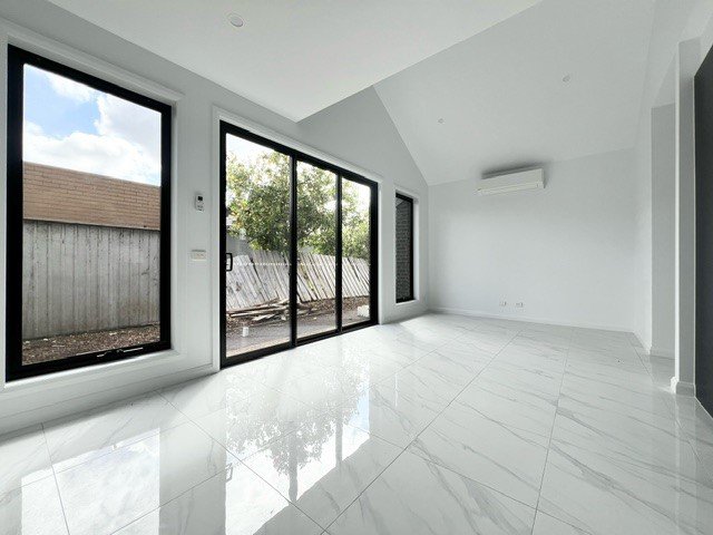 Photo - 2/12 Allenby Place, Gladstone Park VIC 3043 - Image 2