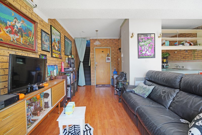 Photo - 2/12 Balmoral Street, Essendon VIC 3040 - Image 5