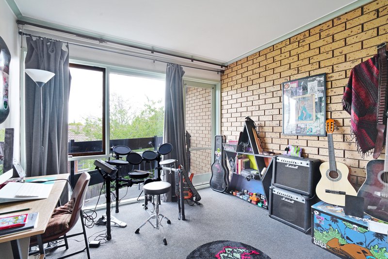 Photo - 2/12 Balmoral Street, Essendon VIC 3040 - Image 7