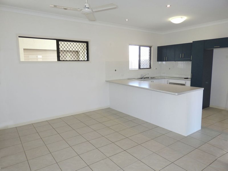 Photo - 2/12 Bel Air Avenue, Kirwan QLD 4817 - Image 4