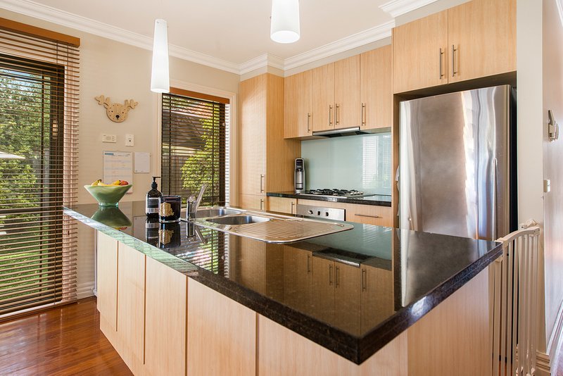 Photo - 2/12 Caleb Street, Bentleigh East VIC 3165 - Image 2