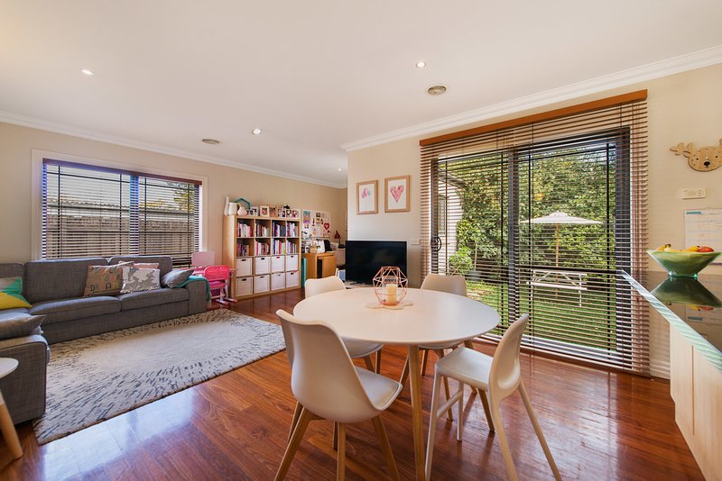 Photo - 2/12 Caleb Street, Bentleigh East VIC 3165 - Image 3