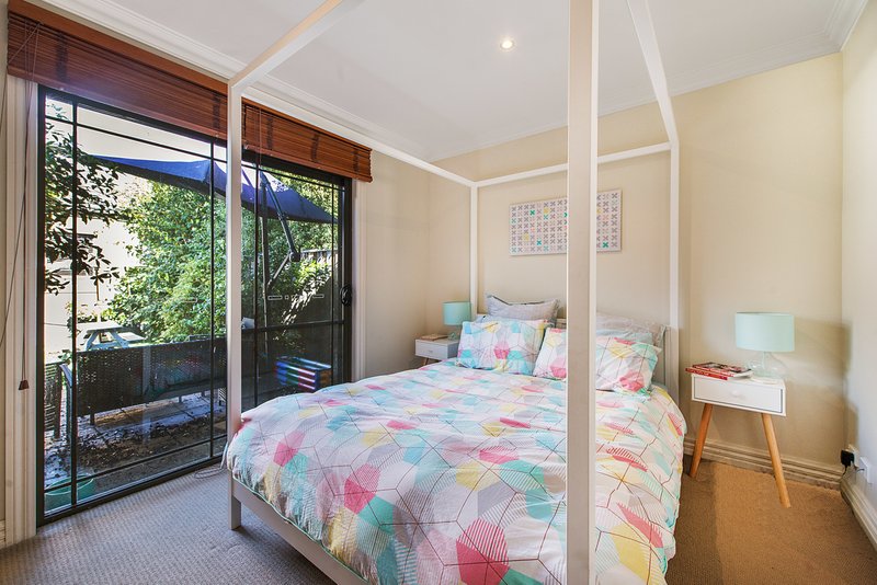 Photo - 2/12 Caleb Street, Bentleigh East VIC 3165 - Image 5