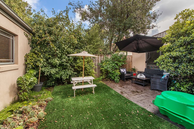 Photo - 2/12 Caleb Street, Bentleigh East VIC 3165 - Image 9