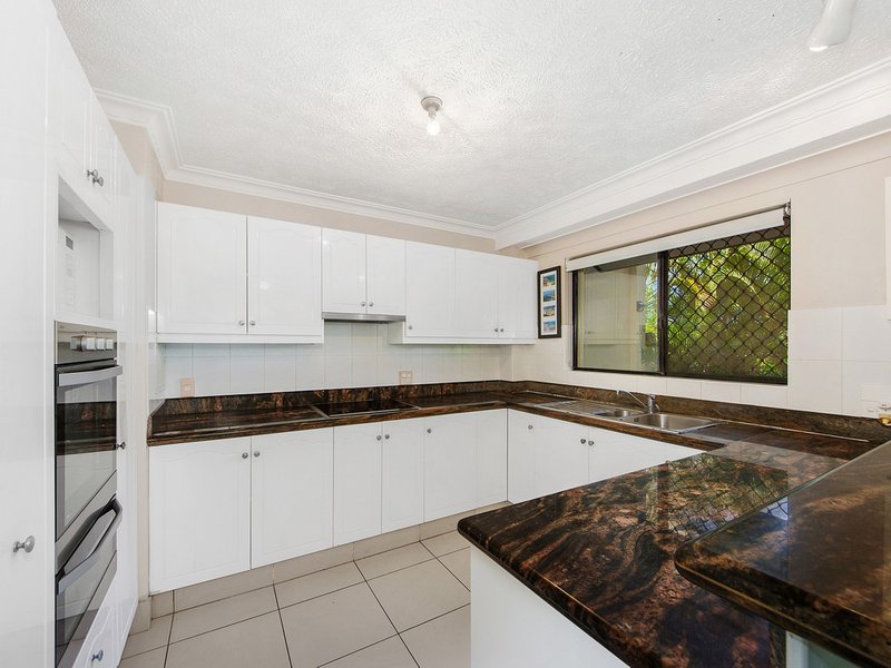 Photo - 2/12 Canal Avenue, Runaway Bay QLD 4216 - Image 5