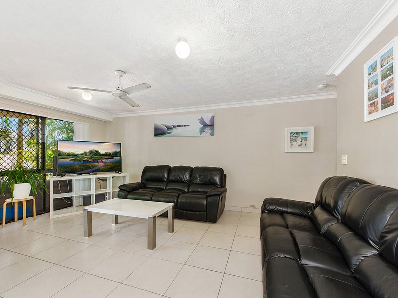 Photo - 2/12 Canal Avenue, Runaway Bay QLD 4216 - Image 6