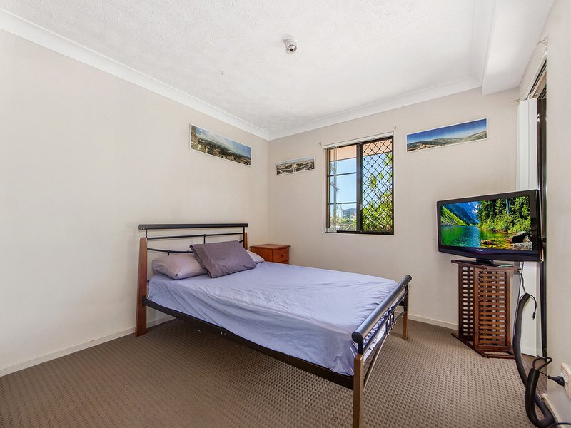 Photo - 2/12 Canal Avenue, Runaway Bay QLD 4216 - Image 11