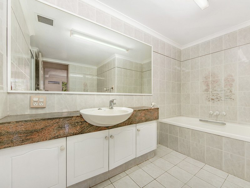 Photo - 2/12 Canal Avenue, Runaway Bay QLD 4216 - Image 12