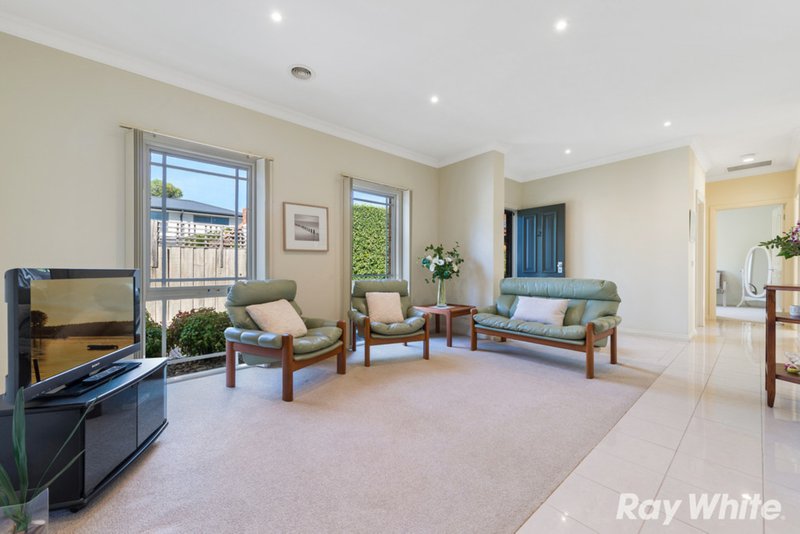 Photo - 2/12 Crawford Street, Cheltenham VIC 3192 - Image 2