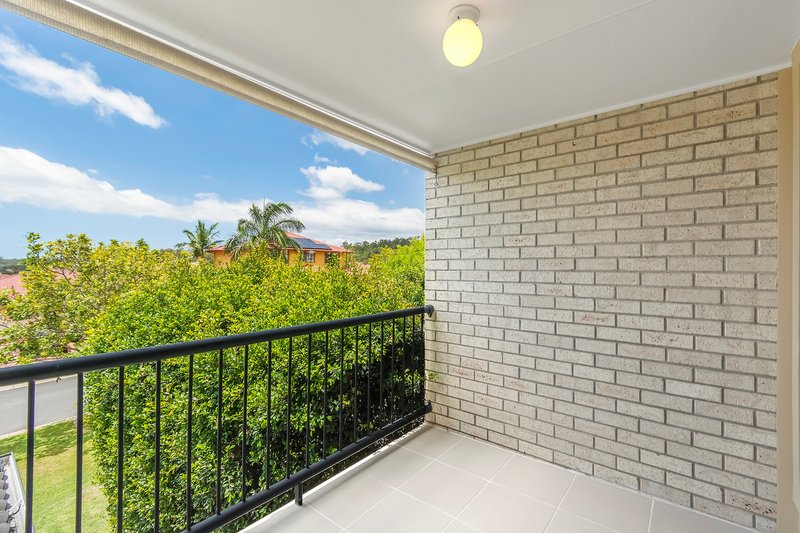 Photo - 2/12 Crosby Avenue, Pacific Pines QLD 4211 - Image 6