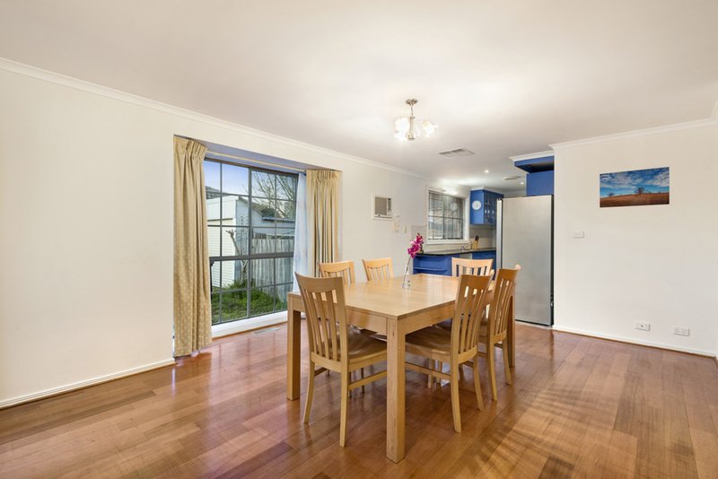 Photo - 2/12 Delmore Crescent, Glen Waverley VIC 3150 - Image 5