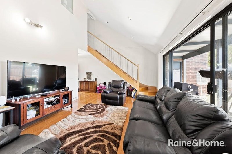 Photo - 2/12 Emily Street, St Albans VIC 3021 - Image 2