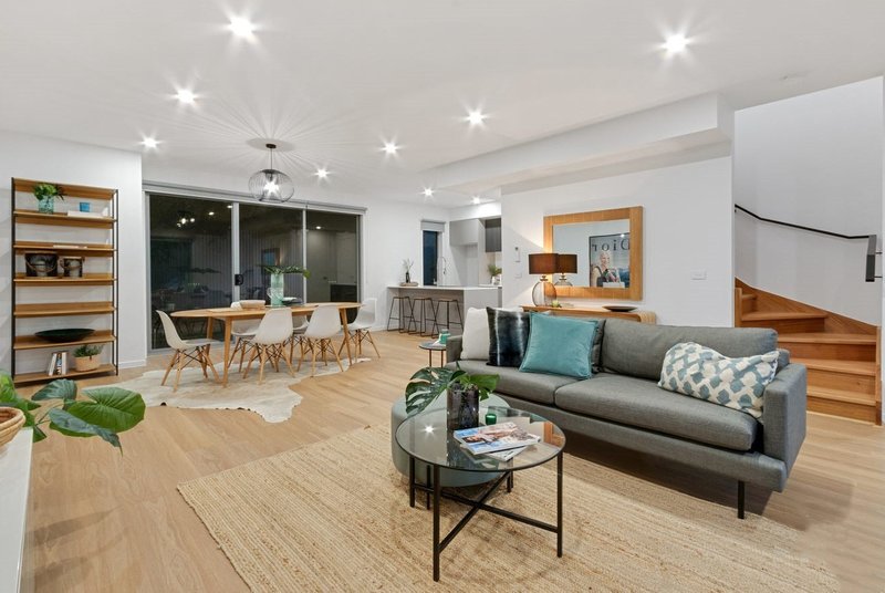 Photo - 2/12 Eric Street, Preston VIC 3072 - Image 2