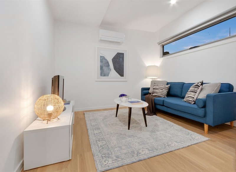 Photo - 2/12 Eric Street, Preston VIC 3072 - Image 4