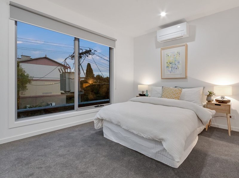 Photo - 2/12 Eric Street, Preston VIC 3072 - Image 7