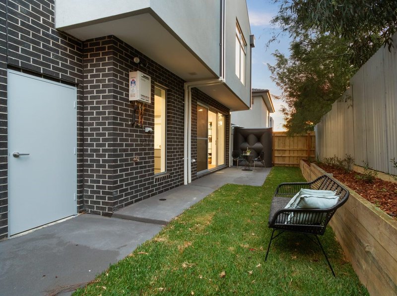 Photo - 2/12 Eric Street, Preston VIC 3072 - Image 11
