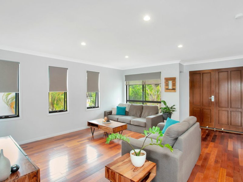 Photo - 2/12 Faculty Crescent, Mudgeeraba QLD 4213 - Image 2