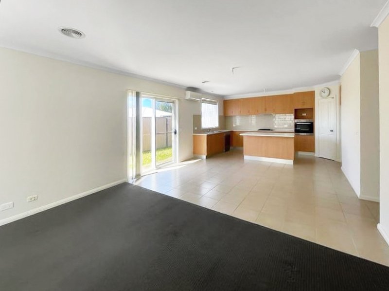 Photo - 2/12 Forest Road North, Lara VIC 3212 - Image 2