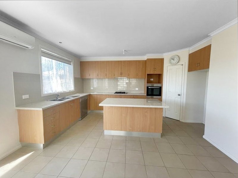 Photo - 2/12 Forest Road North, Lara VIC 3212 - Image 3